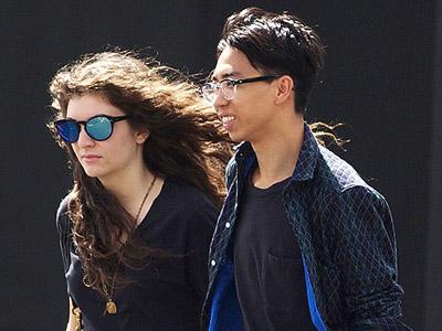 Setelah Menangkan Grammy, Lorde Terlihat Asyik Jalan-jalan dengan Sang Pacar